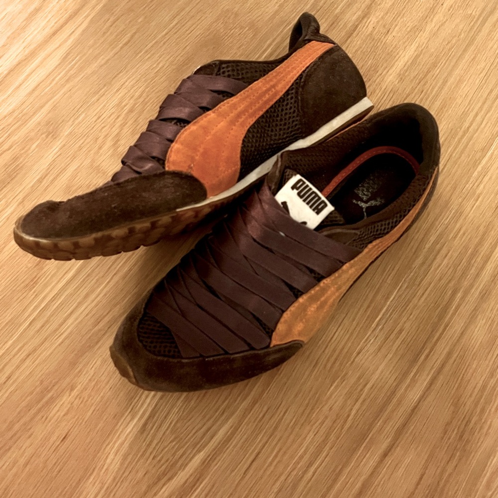 Puma elastic sneakers size 6